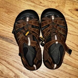 KEEN Kids' 1009996‎ Newport Premium Brown Leather Closed-Toe Sport Sandal Size 4